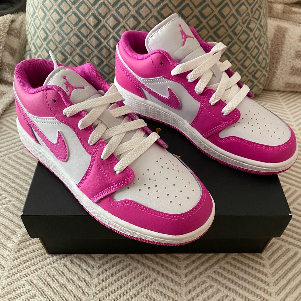 BRAND NEW pink Air Jordan 1 low